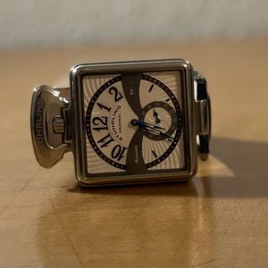 Men’s Stuhrling Wristwatch.